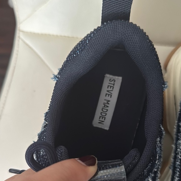 Steve‎ Madden White and Blue Sneakers Classic Design - Picture 5 of 7